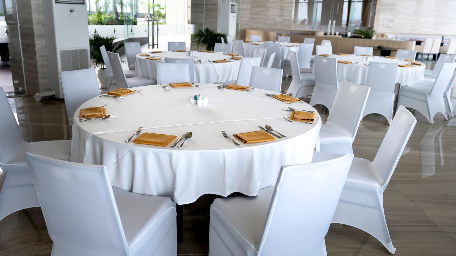white table cloths white