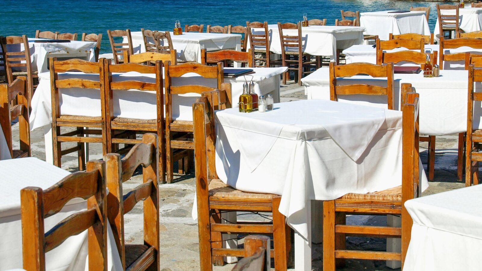 How to Get White Tablecloths White Again