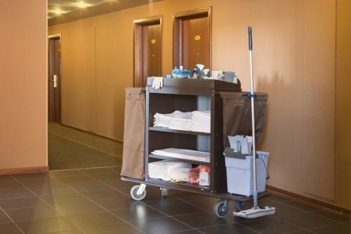 Utility Carts Help Organize Hotel Housekeeping Tasks