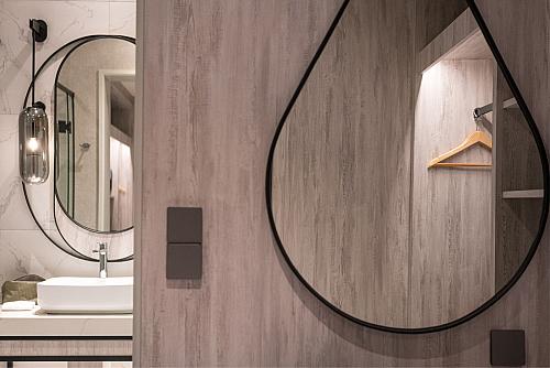 Emerging Trends in Hotel Mirrors