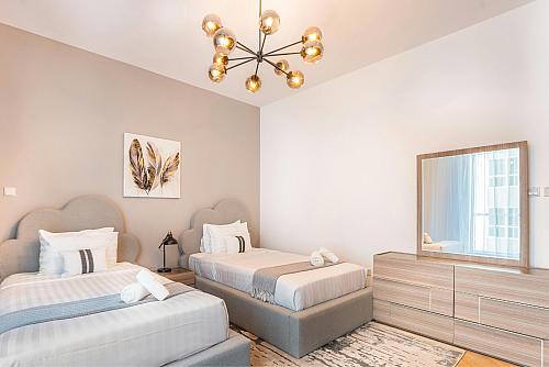 Hotel Mirror Maintenance for Lasting Shine